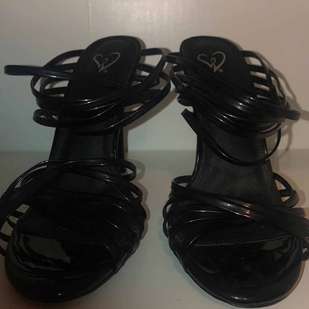 Black heels. Super trendy